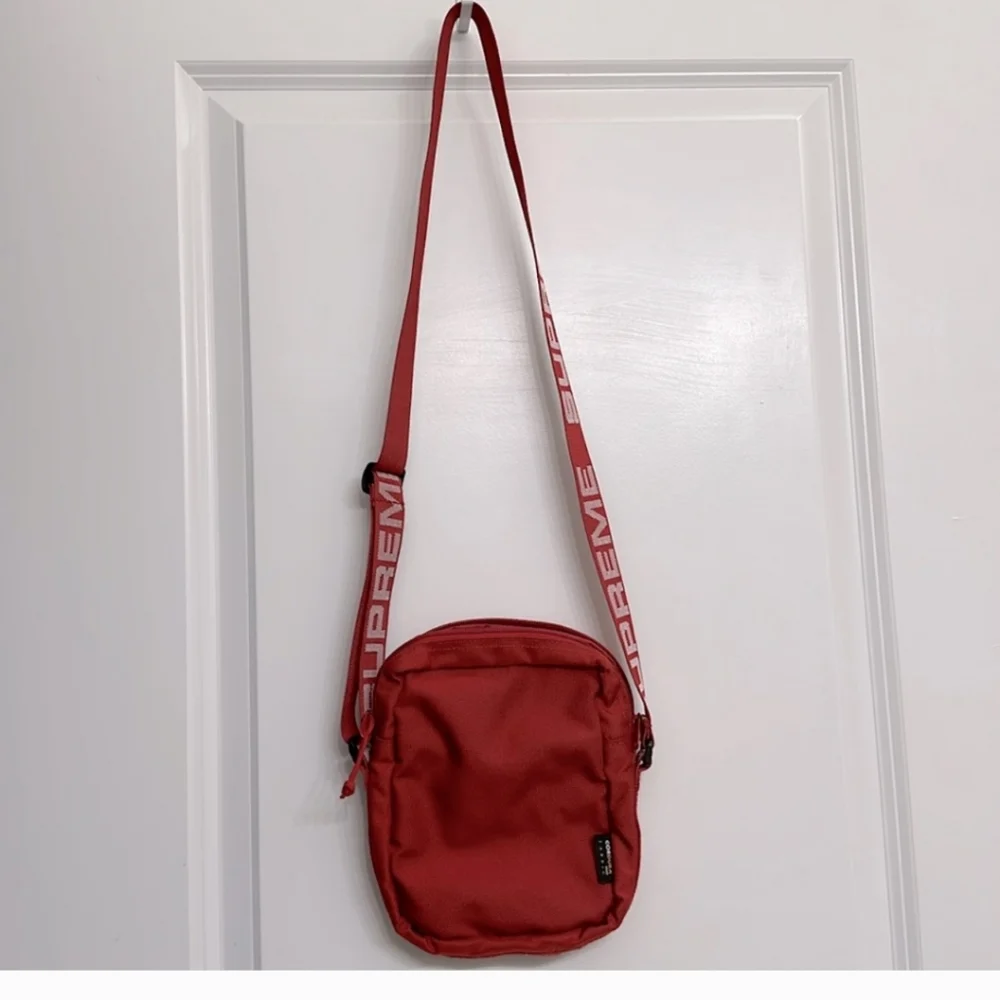 Supreme Shoulder Bag SS18 - Picture 3 of 5